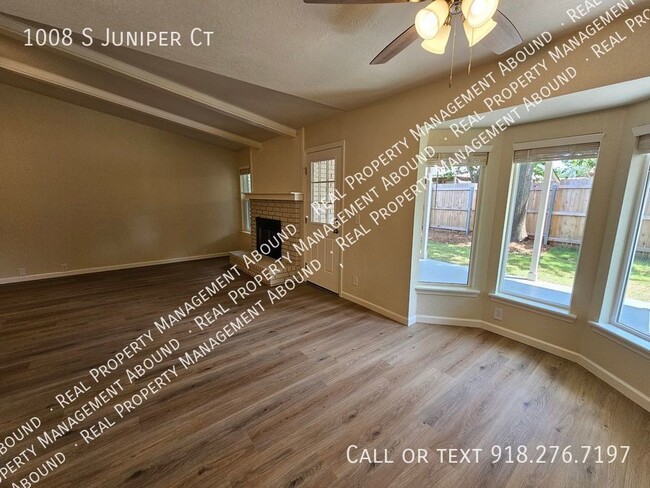 Building Photo - 1008 S Juniper Ct