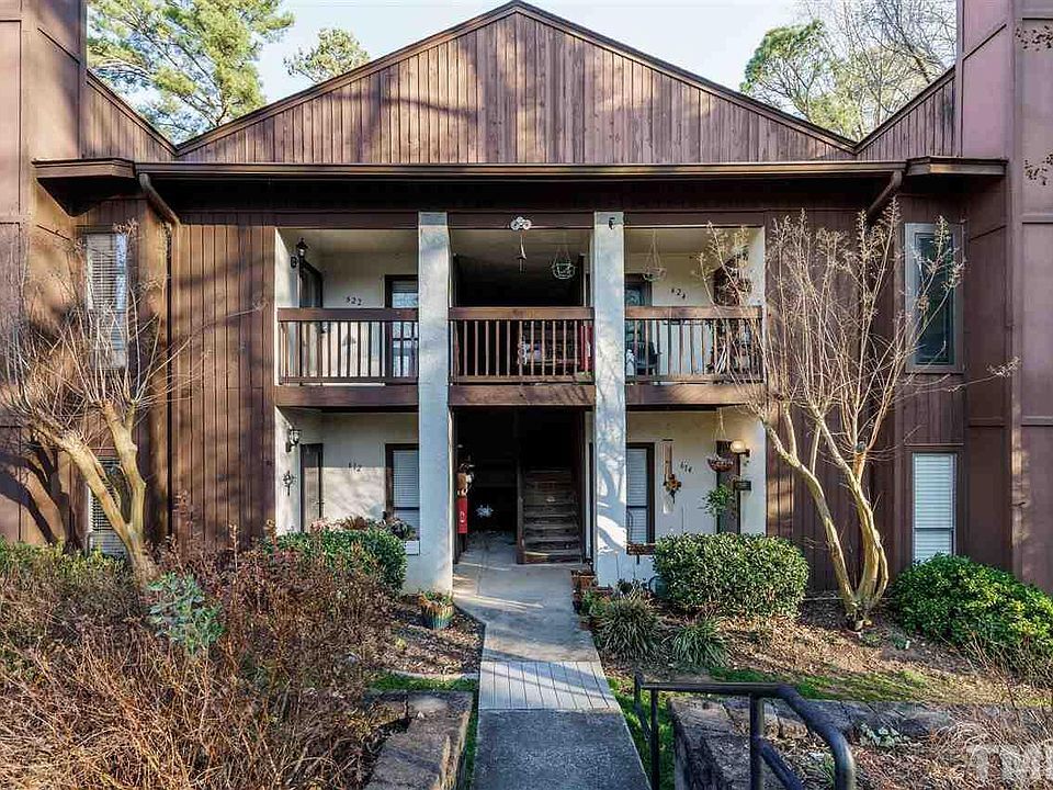 Building Entrance (unit is top left) - 622 New Kent Plz