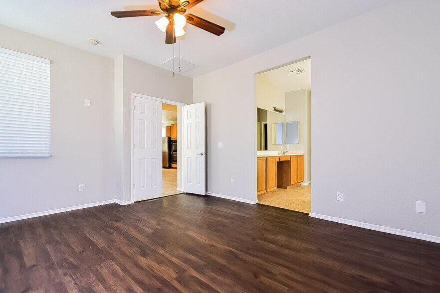 Building Photo - 9048 Blue Raven Ave