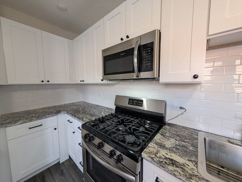 Building Photo - 5817 W Berteau Ave