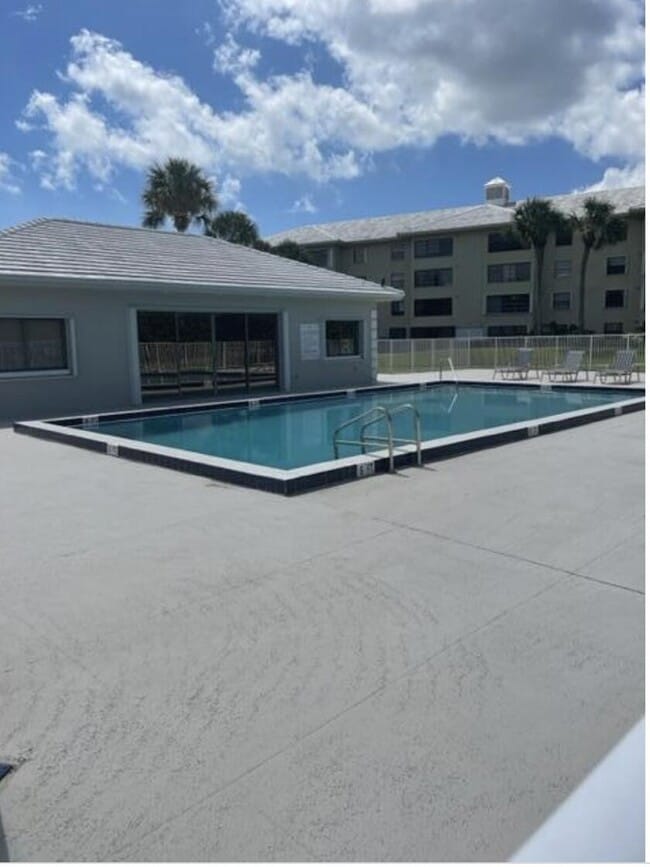 Building Photo - 3526 Whitehall Dr