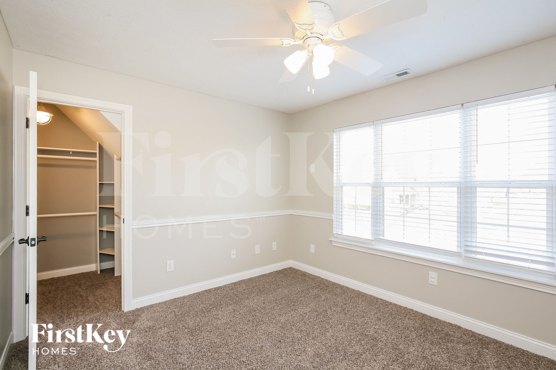 Building Photo - 2135 Woodfield Dr