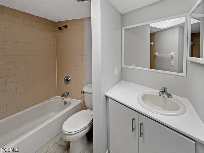 Building Photo - 1123 SW 48th Terrace