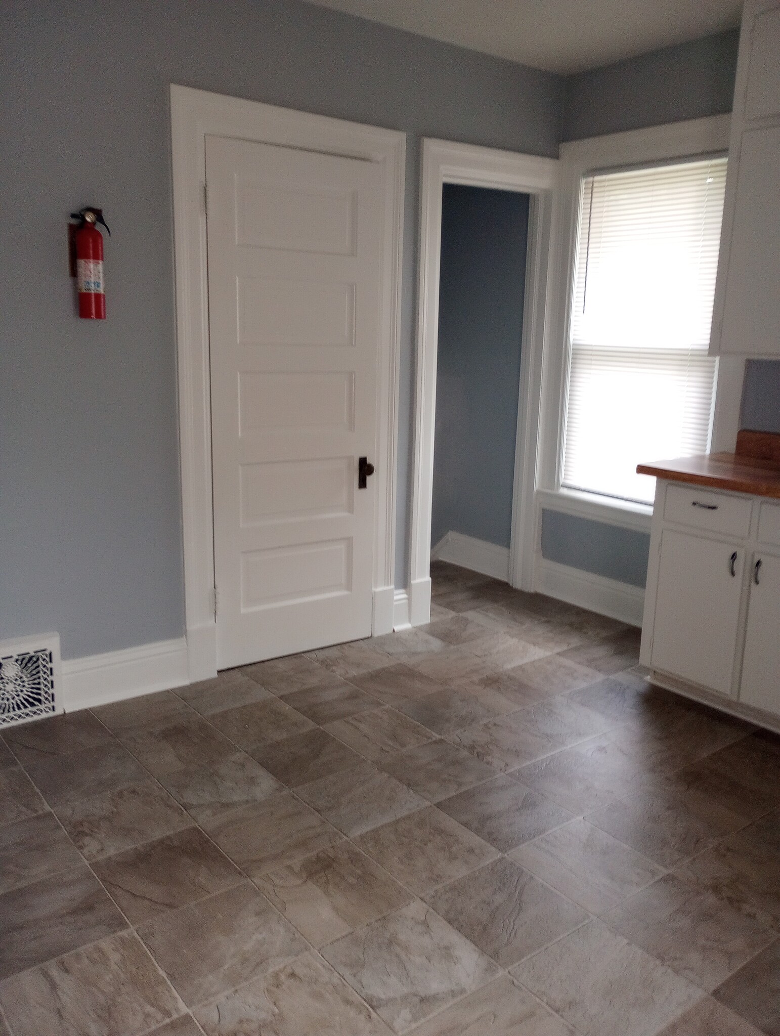 Building Photo - 136 Frelinghuysen Ave