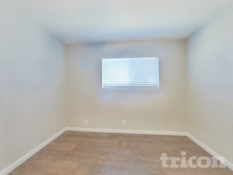 Building Photo - 916 Jacobsen St