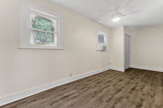 Building Photo - Upgraded and ready 5 bed 2 bath home next door to the 3 bed 2 bath home