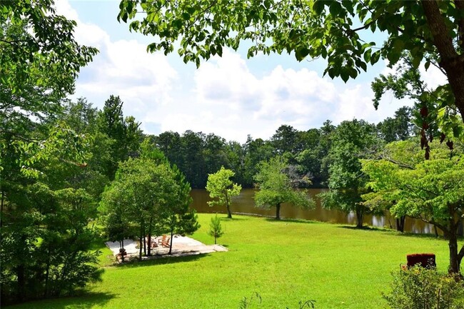 Building Photo - 2948 Legion Lake Rd
