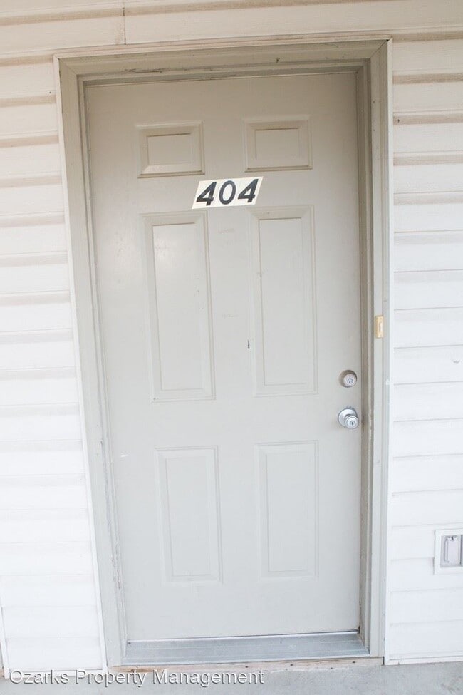 Building Photo - 2 br, 1 bath House - 401 RED MAPLE