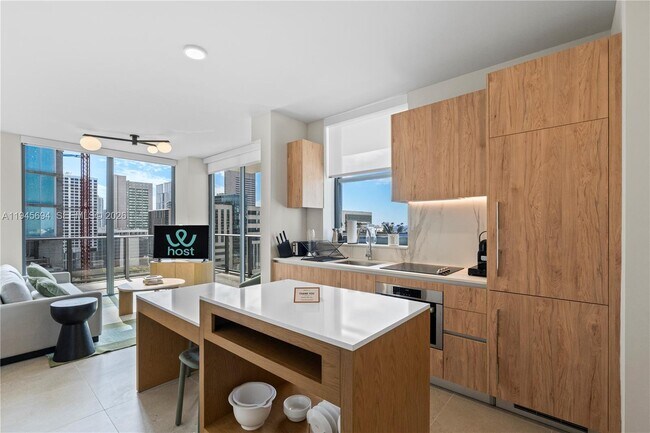 Building Photo - 11 NE 6th St