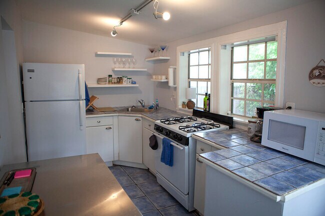 Building Photo - 419 43rd St