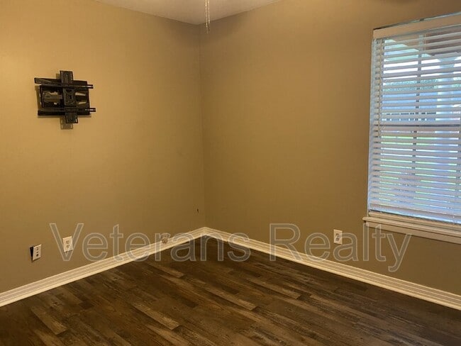 Building Photo - 2411 Sunkist Country Club Rd