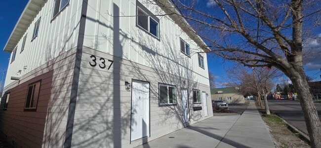 Primary Photo - 337 E Main St