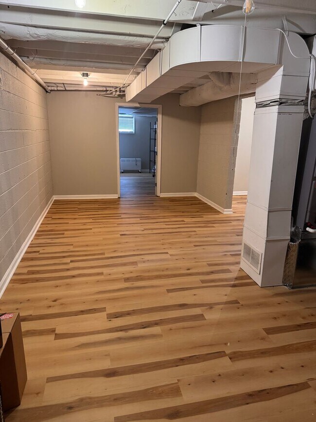 Building Photo - 4 Bedroom || 2 Bathroom Single Family Home