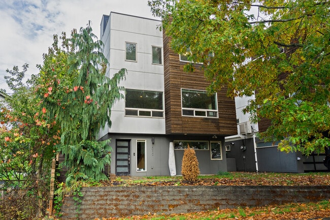 Building Photo - 2010 S Judkins St