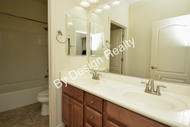 Building Photo - Immaculate Willow Ridge 4 Bedroom 2 Bath