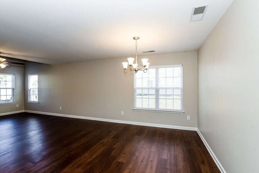 Building Photo - 7017 Hidden Creek Dr