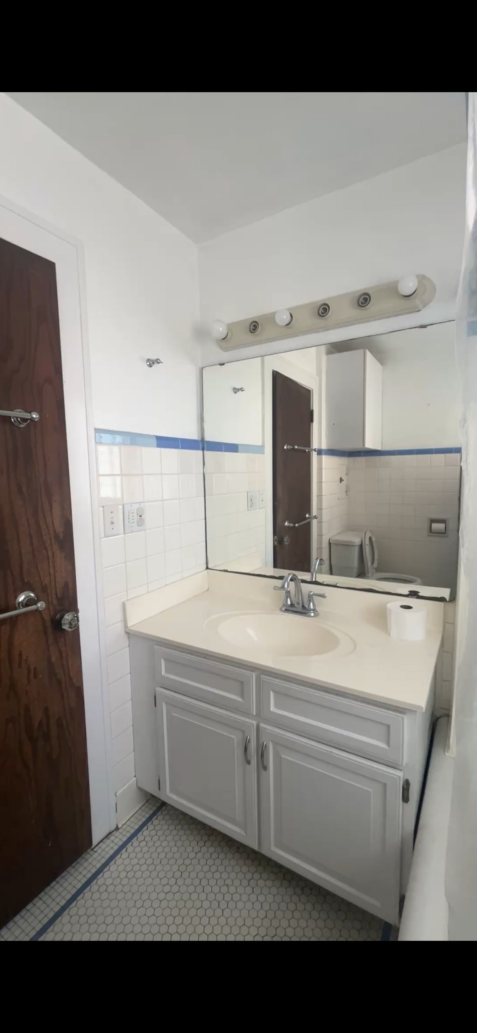 Building Photo - 2502 Kendall Ave