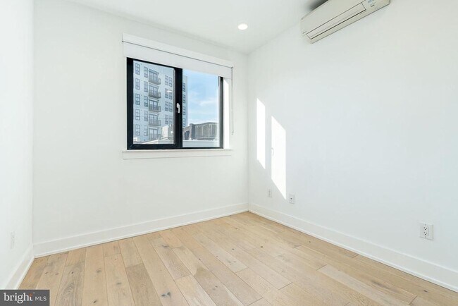 Building Photo - 965 Frankford Ave