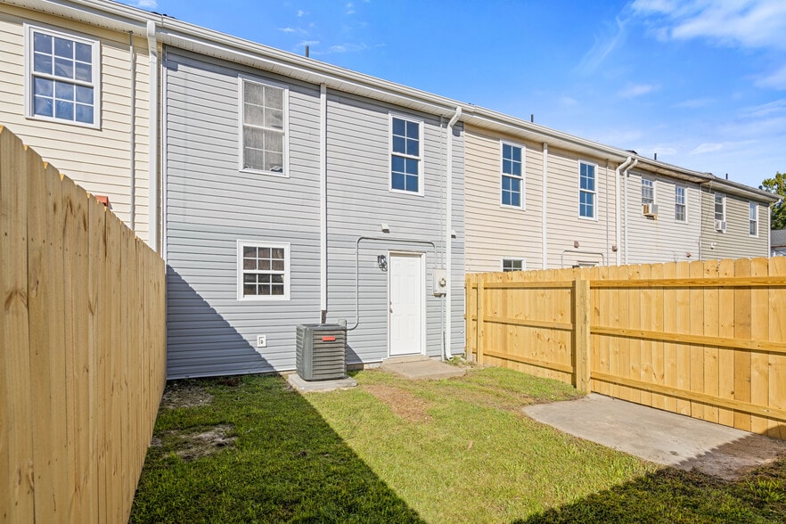 Building Photo - 405 Harbour North Dr