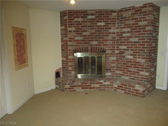Building Photo - 17084 Sunset Dr