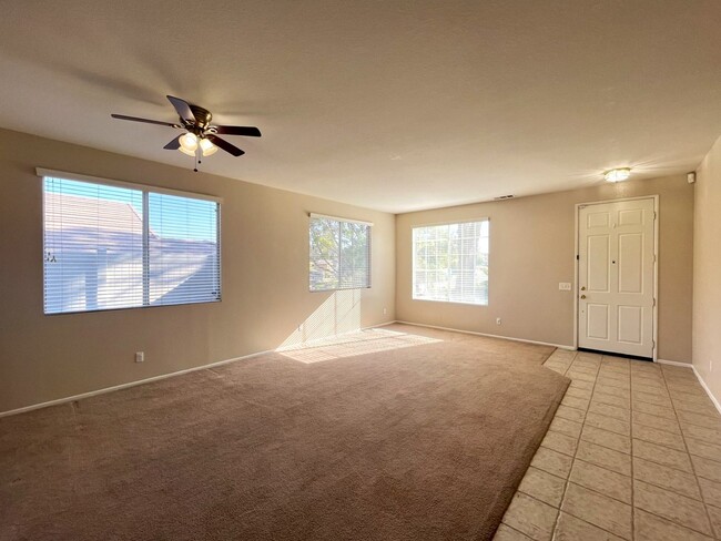 Building Photo - 5 bed, 3 bath located in Corona CA!