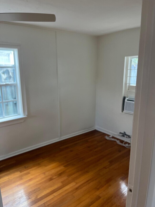 Building Photo - 415 41st St