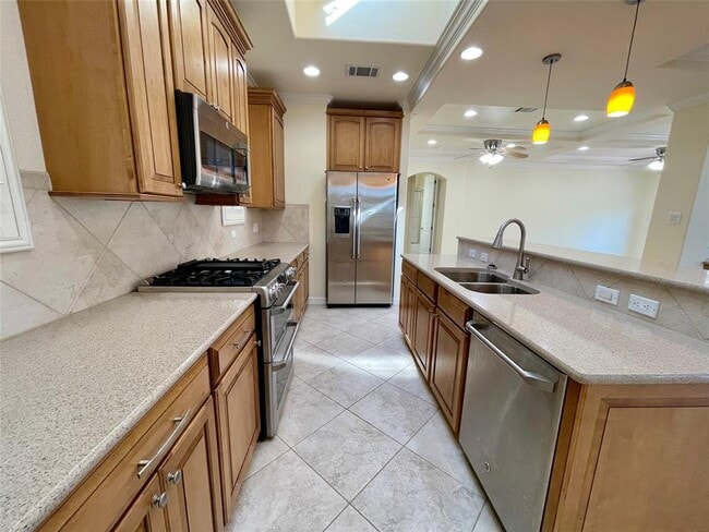 Building Photo - 20603 Highland Lake Loop