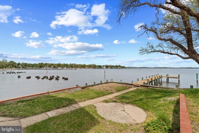 Building Photo - 1072 River Bay Rd