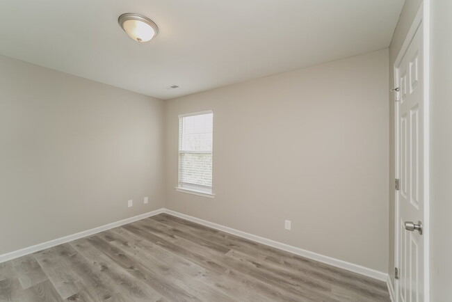 Building Photo - 1209 Stourbridge Lion Dr