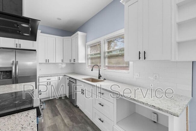 Building Photo - 401 Hart Ave