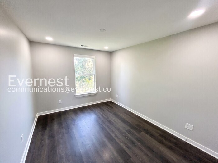 Building Photo - 613 Mason Ward Pl