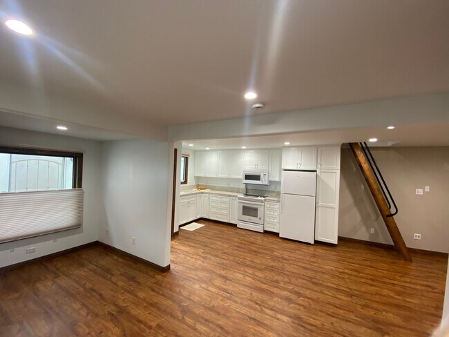 Building Photo - LARGE Mission Hills granny flat w/Loft and A/C!