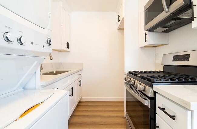 Building Photo - Rose Apartements