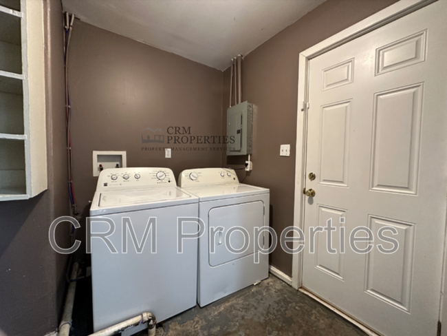 Building Photo - 2203 Admiral Dr