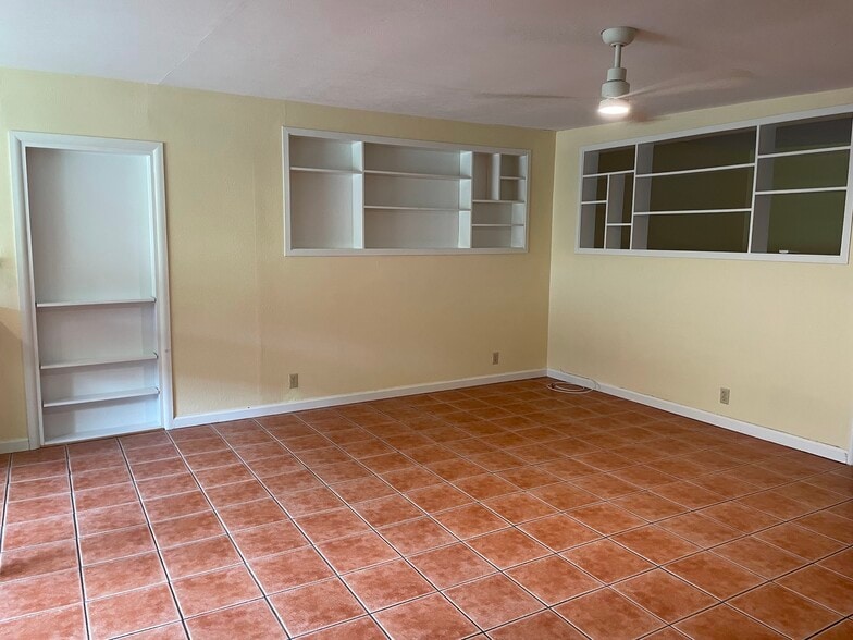 Living - 166 Hauoli St