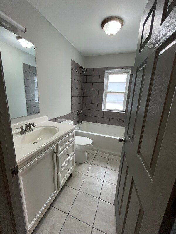 Building Photo - 284 W Maple St