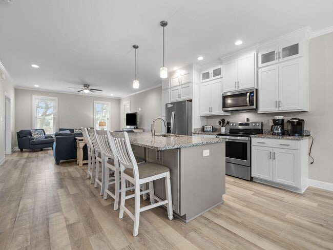 Building Photo - Modern Beaufort Townhome available for Long Term Rental