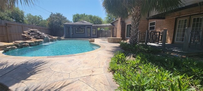 Building Photo - 11302 Meadow Lake Dr