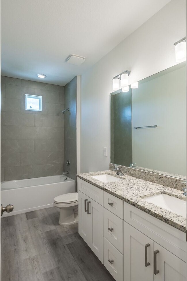 Building Photo - 5347 Vista Lago Dr