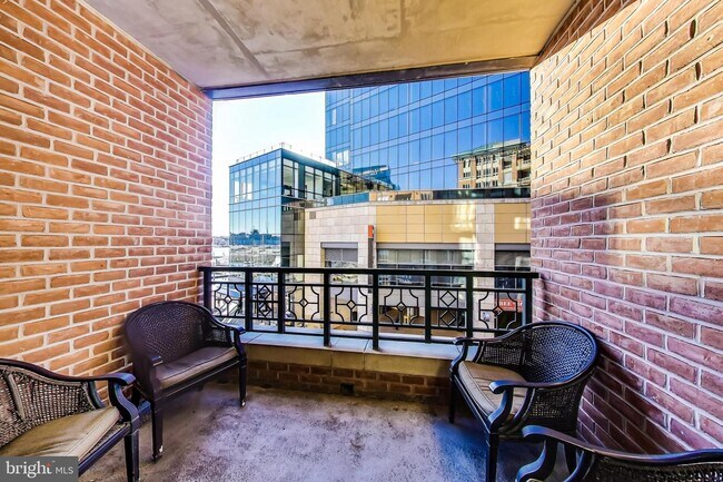 Building Photo - 717 President St