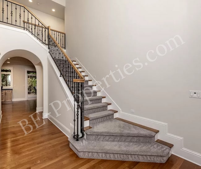 Building Photo - Beautiful Federal Way Home