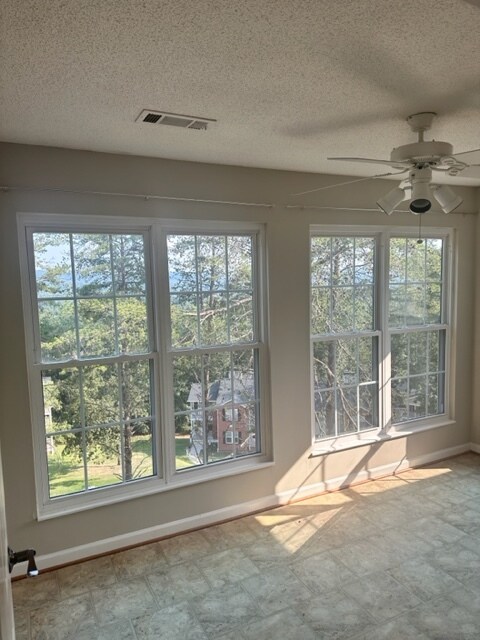 Building Photo - 303 Morning Sun Dr