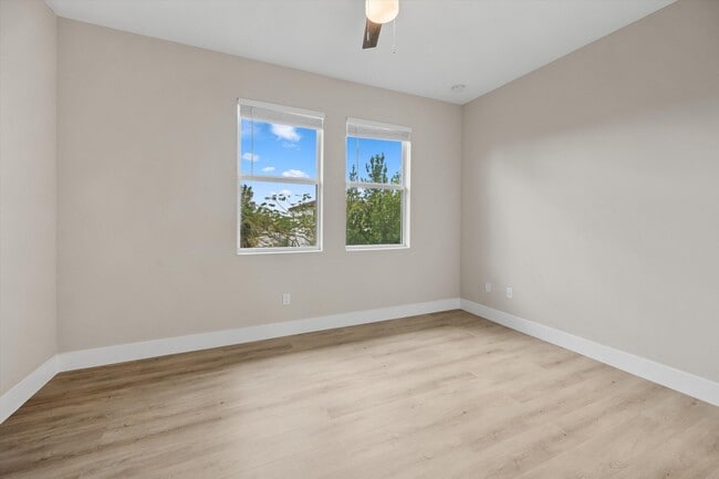 Building Photo - 16280 Oakview Dr