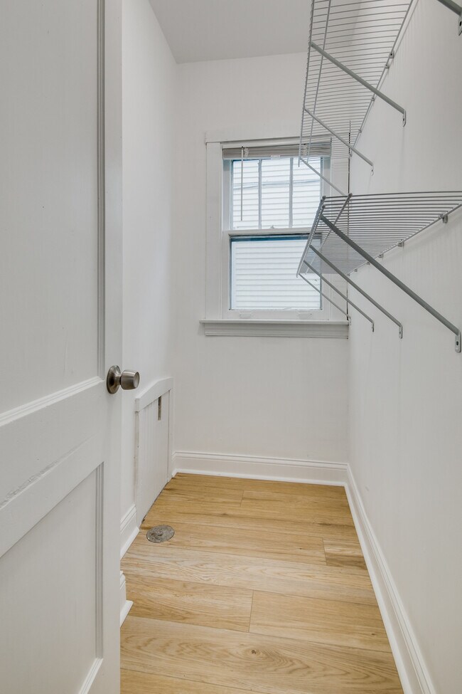 Building Photo - 6228 W Berenice Ave