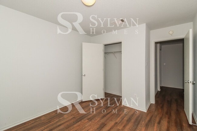 Building Photo - Prepare to fall in love with this 3 bedroom, 2 bathroom home