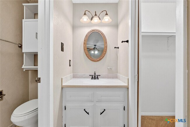 Building Photo - 1108 Houston St