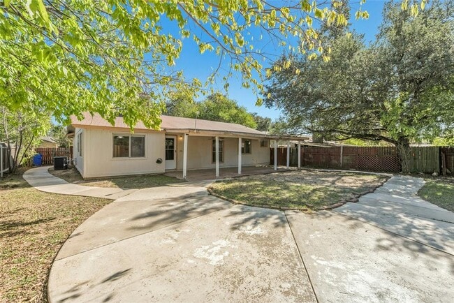 Building Photo - 609 Riverwood Dr