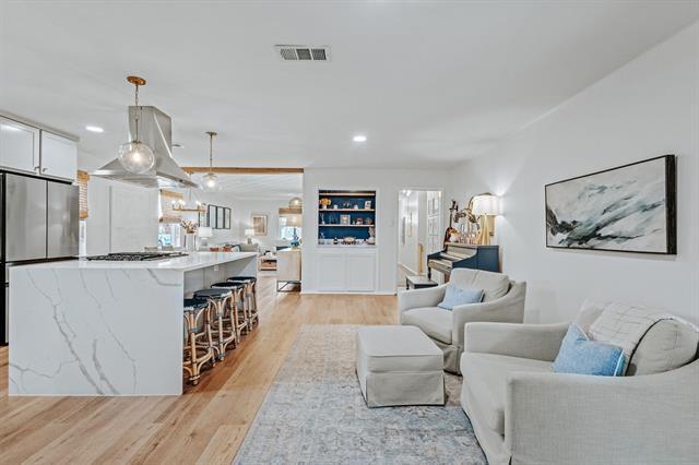 Building Photo - 10642 Mapleridge Dr