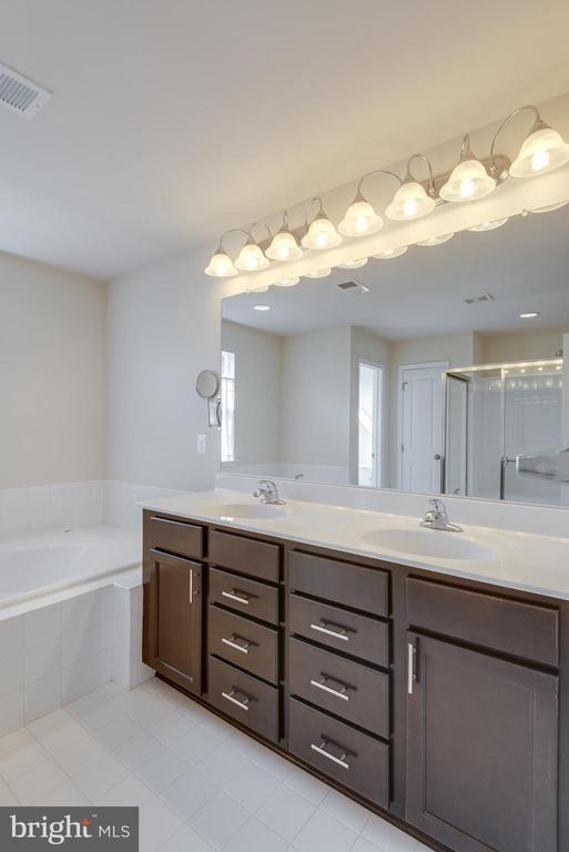 Building Photo - 10424 Goldenrod Dr