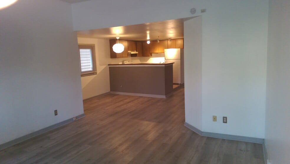 Building Photo - 3267 N Bartlett Ave